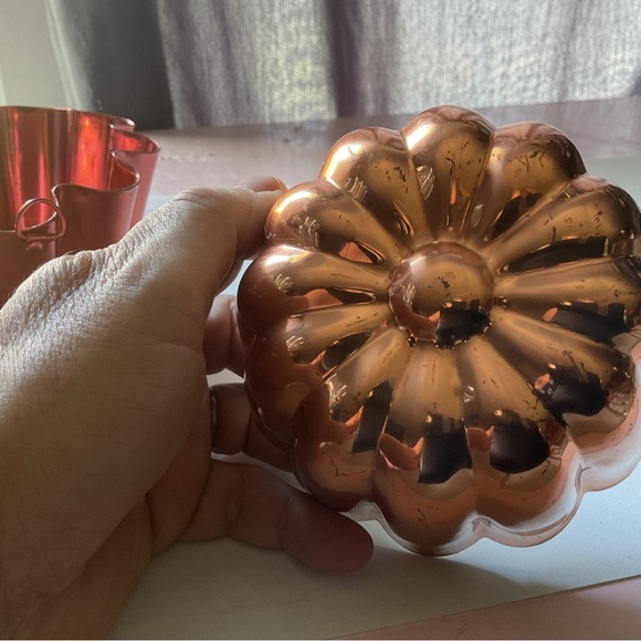 Vintage two copper jello molds- 3 1/2 cups and 2 cups- very decorative - used - Picture 4 of 11